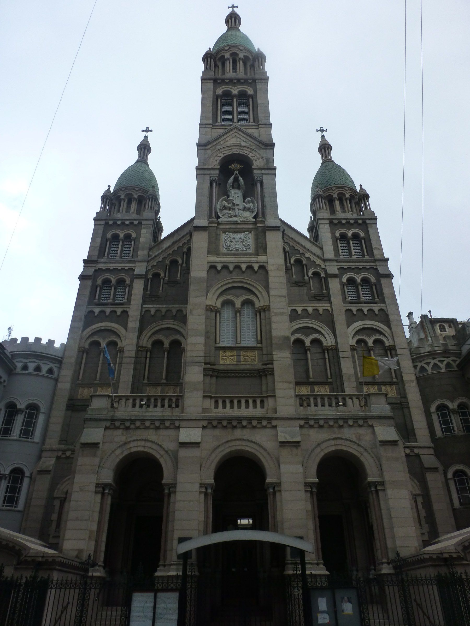 Facade of the Basílica del Santísimo Sacramento seen from Pasaje Corina Kavanagh.